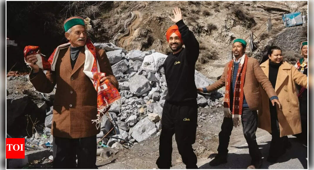 Diljit Dosanjh shows off his moves as he joins the locals in lively dance celebration on the streets - WATCH | Hindi Movie News - Vimarsana News