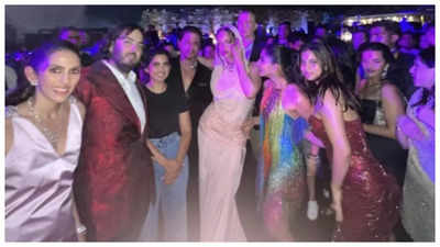 Unseen pic of Shah Rukh Khan and Suhana Khan posing with Rihana at Anant Ambani and Radhika Merchant's pre-wedding celebrations goes VIRAL