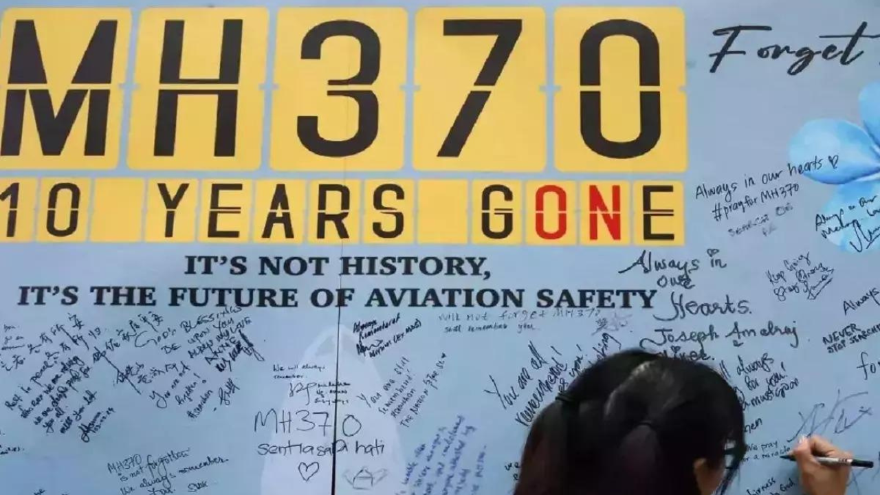 MH370 Expert claims suicidal pilot deliberately crashed Malaysian