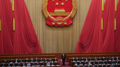 China tightens grip over internet during key political meeting