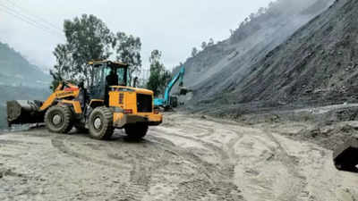 Traffic suspended on Jammu-Srinagar highway for road widening work