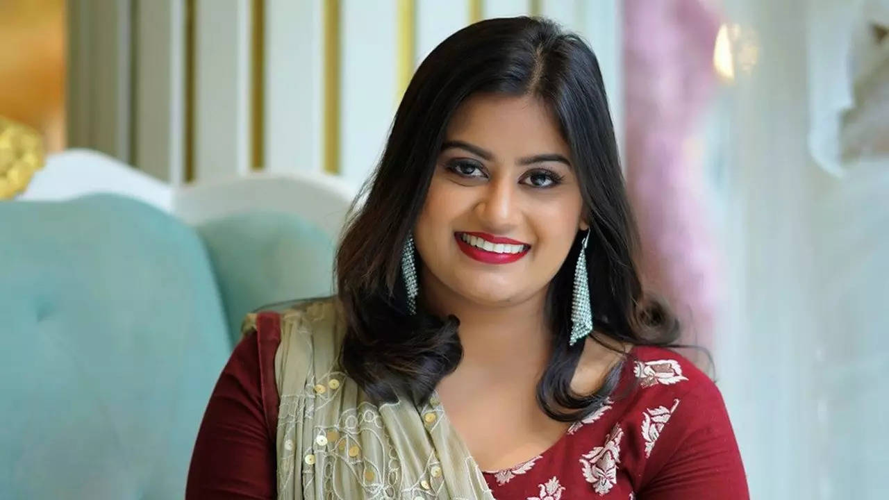 Bigg Boss Malayalam 6 contestant Ansiba Hassan: All about Mohanlal's reel  daughter in 'Drishyam' - Times of India