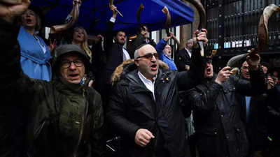 London Jewish community blow shofar horns for Hamas hostages