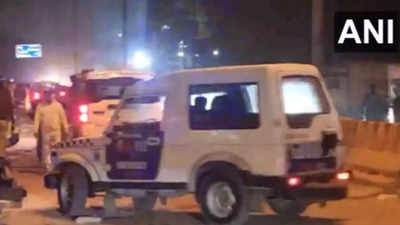 Police team attacked during raid to nab criminal in Delhi's Raghuvir Nagar
