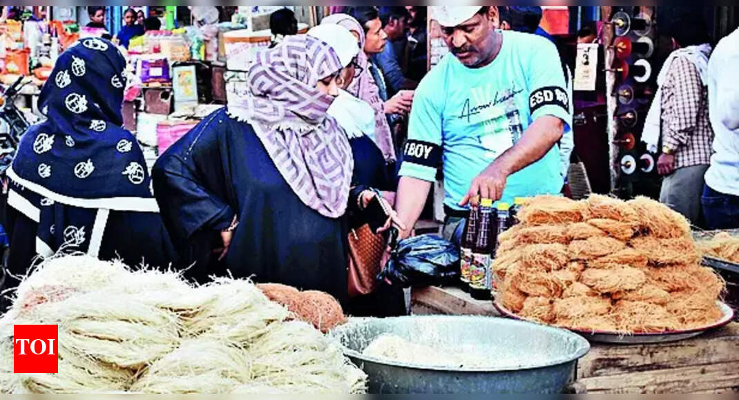 Ramzan Shoppers: Ramzan Shoppers Flock to City Markets for Preparations | Allahabad News - Vimarsana News