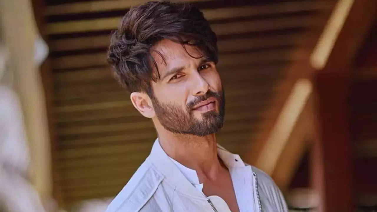 Shahid Kapoor's new hairdo reminds fans of his 'Haider' look | Hindi Movie  News - Times of India