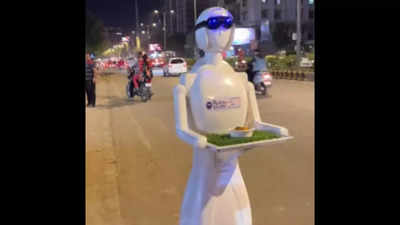 Robot waiter at Ahmedabad street cafe wows netizens