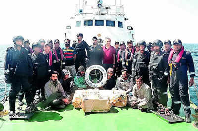 Pakistan boat with 60kg of meth seized, six held