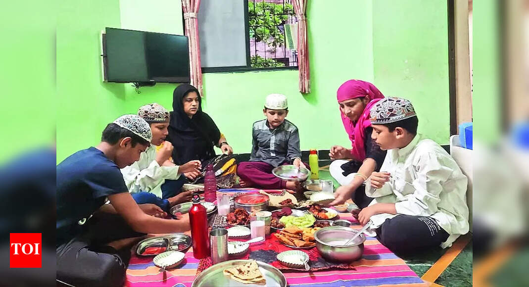 Fruits: Fruits dearer by 10-15% at the onset of Ramzan | Kolhapur News - Vimarsana News