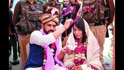 Sandeep 'Kala' Jathedi and Anuradha 'Madam Minz' Choudhary become man and wife: Cops join ‘baraatis’ as criminals let their guard down to exchange vows