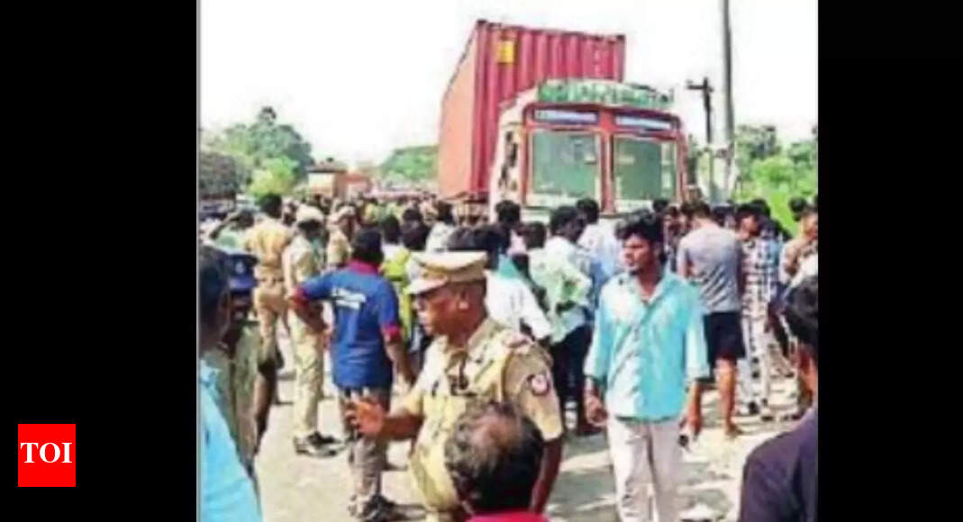 4 students on bus footboard crushed to death near Chennai Chennai