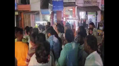 Several injured as Telugu Desam Party, YSRCP workers clash in Andhra Pradesh