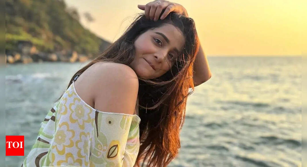 Actress Debchandrima Singha Roy takes her work to the ocean; where is she vacationing? - Vimarsana News