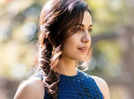 Gujarati star Esha Kansara mesmerizes fans in dazzling blue look