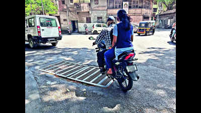 Uneven chamber lids pose risk to riders of two-wheelers; PMC drive to level all
