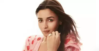 Alia Bhatt goes pastel as she is spotted at a studio, don't miss her blush! Video inside