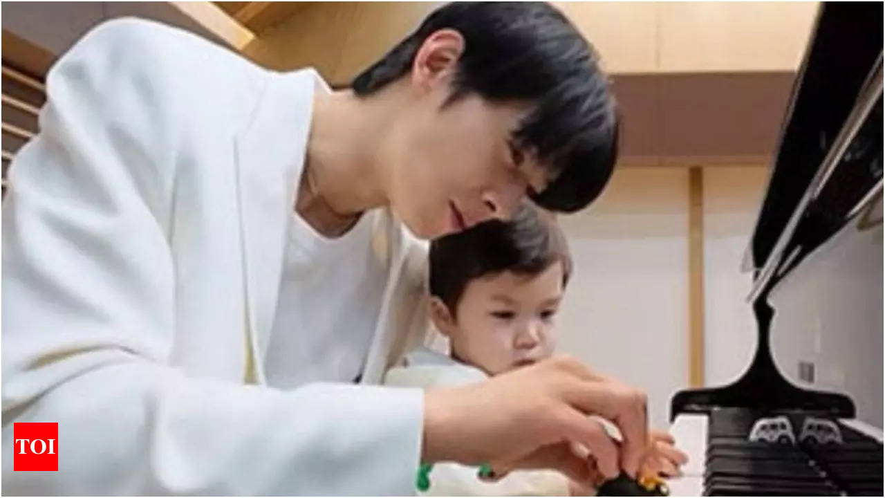 ASTRO s Cha Eun Woo meets the baby named after him K pop Movie