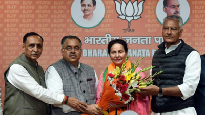 Preneet Kaur, who was suspended by Congress for anti-party activities, joins BJP