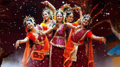 Sonar Sansar to celebrate sisterhood on stage; Shimul along with her girlfriends join hands for a grand performance