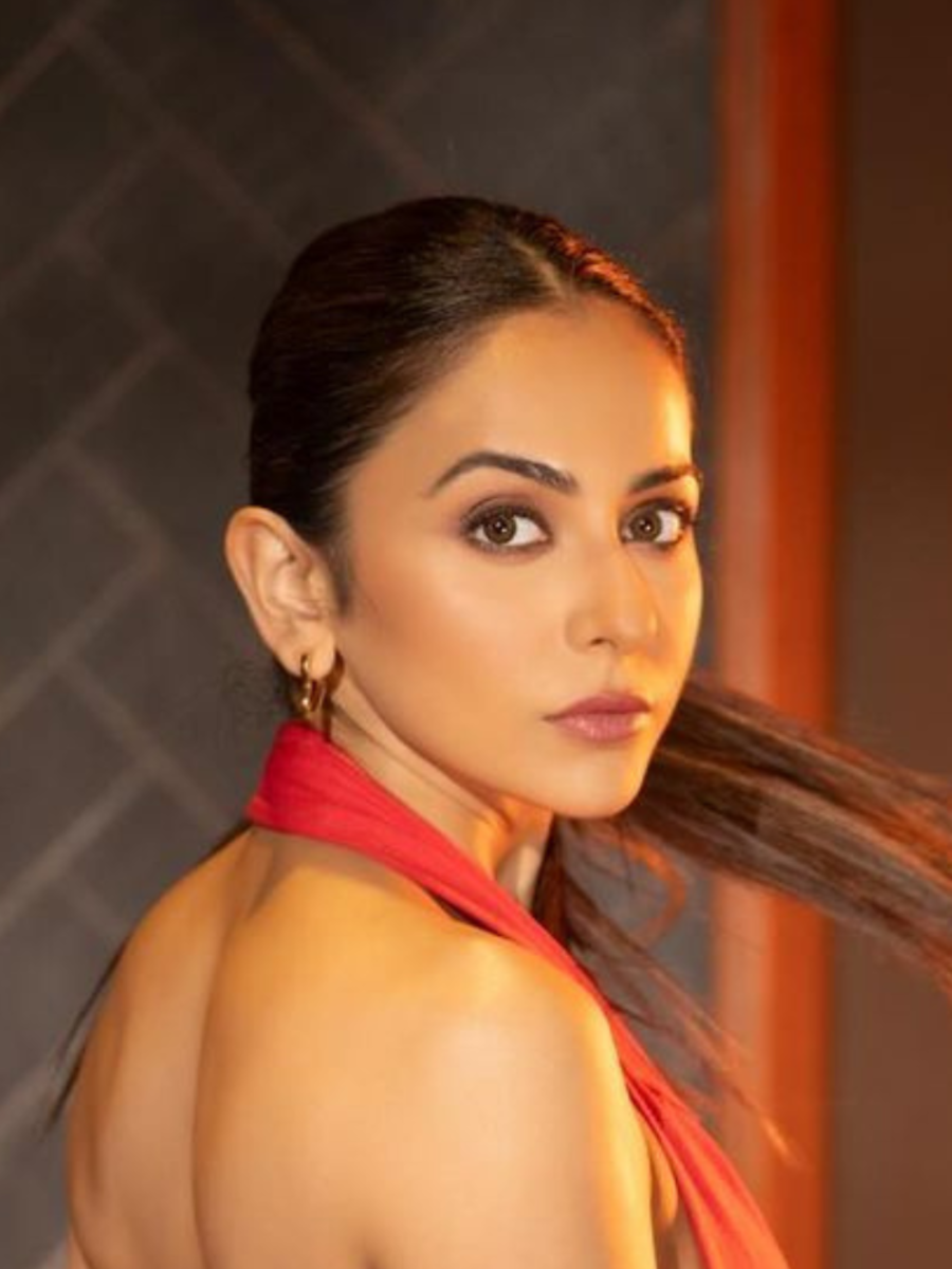 Rakul Preet Singh Looks Fiery In Jaw-Dropping Backless Red Outfit | Zoom TV