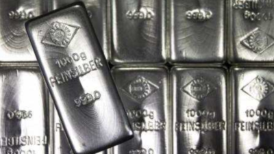 Banks halt silver imports amid duty differential exploitation by private traders
