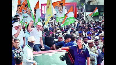 Thousands greet Congress MP during Nashik city roadshow