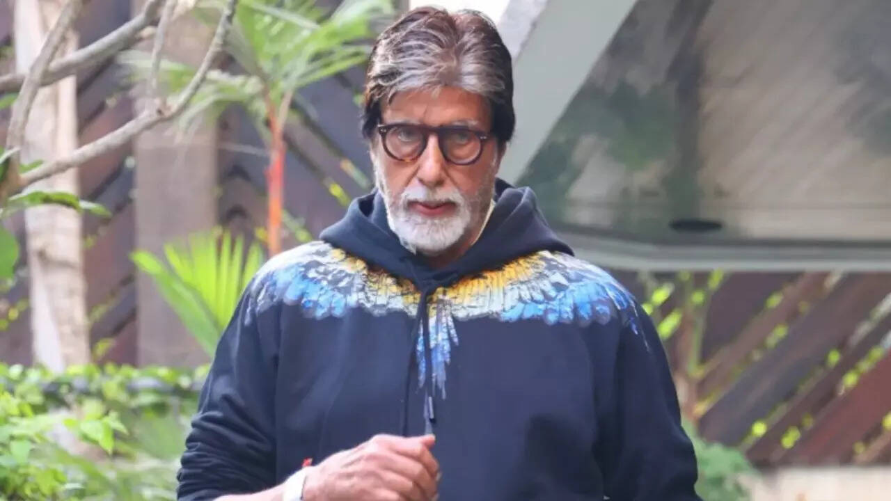 Worried fans pray for Amitabh Bachchan's speedy recovery as the actor  reportedly gets admitted to the hospital | Hindi Movie News - Times of India