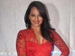 Sonakshi at FHM anniv.