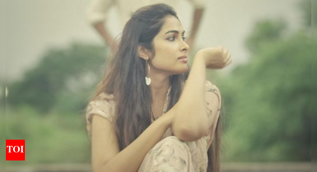 Actor Divi Movies 60 Photos - Moonagedaydream.film