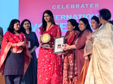 Pankhuri Gidwani honoured with the Women Achievers Award during Amity University's International Women's Day celebration