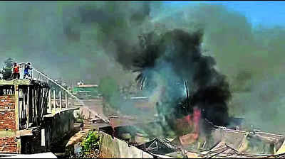 Dozen LPG cylinders explode in godown fire at Bag Sewania