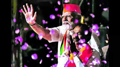 'Ab ki baar 400 paar': Crowds chant during PM Narendra Modi city show
