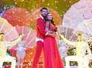 Jagaddhatri and Swayambhu paint the town red! Perform romantic numbers at Sonar Sansar
