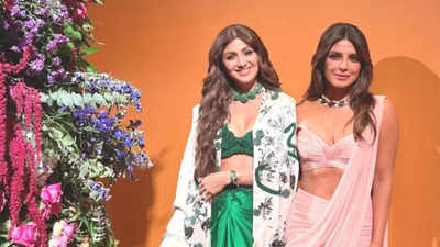 Stunning divas Priyanka Chopra and Shilpa Shetty pose for a priceless picture at Isha Ambani's Roman Holi celebration