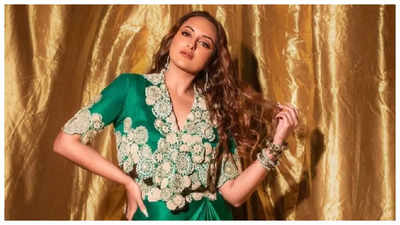 Sonakshi drops new pix of her 'envy' role Fareedan from 'Heeramandi'