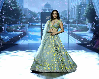 Tara Sutaria brings demure touch to Lakme Fashion Week in Aisha Rao's  festive embellished lehenga, off-shoulder choli and a veil : Bollywood News  - Bollywood Hungama