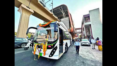 Good response to PMPML’s airport shuttle bus service, Puneites impressed