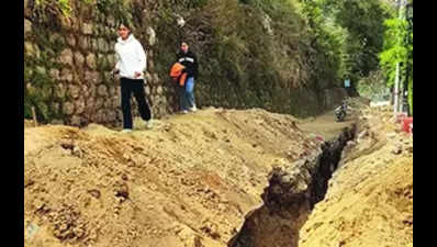 1 labourer killed, another injured after getting buried under debris while laying sewer line
