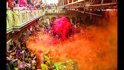 Festive colours drench Barsana amid‘Laddu Maar Holi’ grand celebrations