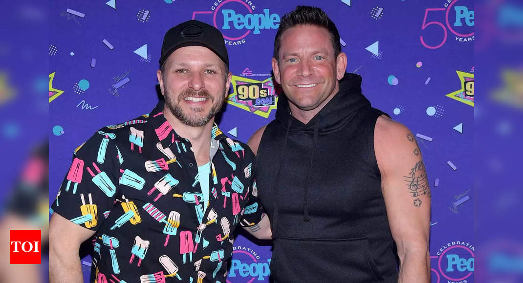 98 Degrees' Jeff Timmons and Drew Lachey heat up the night at 90s con  afterparty - Times of India