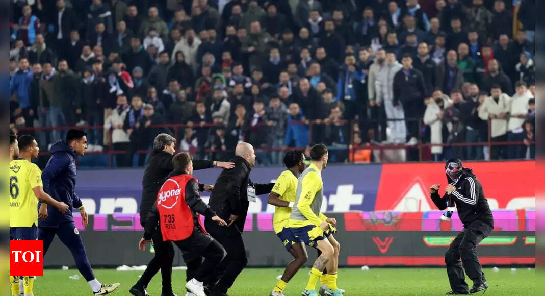 Watch: Violence erupts during Turkish Super Lig match | Football News ...