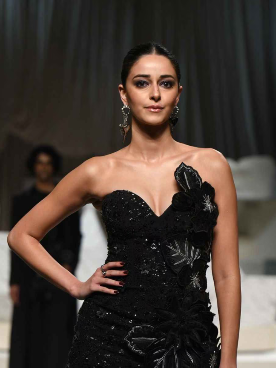 B-Town Divas As Showstoppers At Lakme Fashion Week | Times Now