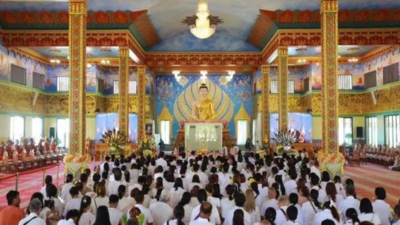 Thailand: Thousands of devotees pay respect to Buddha's relics in Krabi