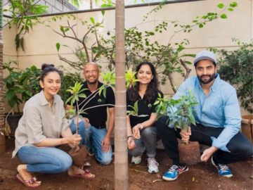 Rakul Preet Singh and Jackky Bhagnani planted a tree for every guest! Deets inside