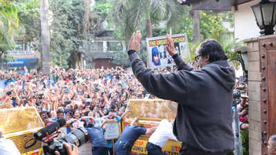 Amid hospitalisation rumours, Amitabh Bachchan greets fans outside Jalsa