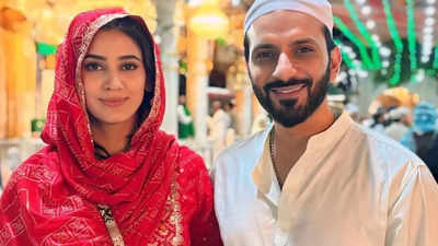 Ali Merchant and his wife Andleeb Zaidi visit the Ajmer Sharif Dargah; organise Iftaar for about 100 Roza observers during Ramadan