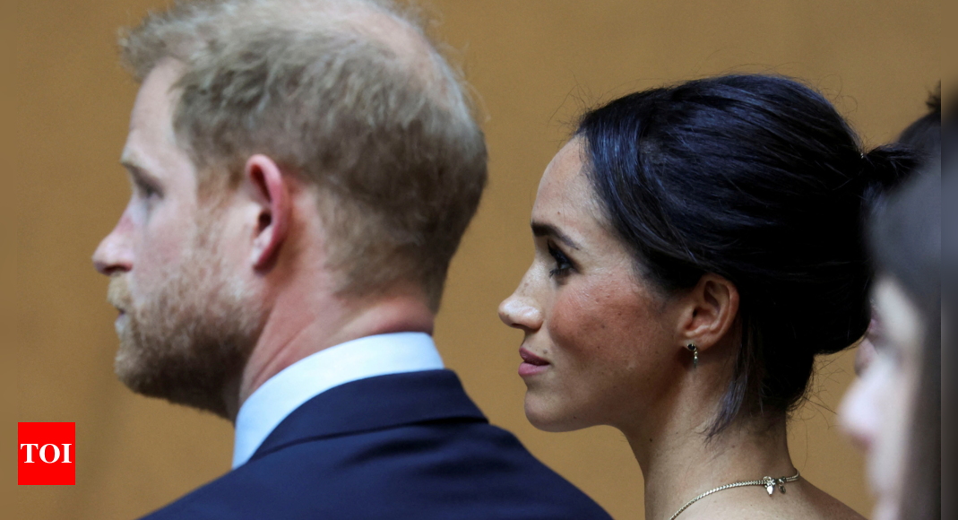 La famille royale supprime les biographies individuelles du prince Harry et de son épouse Meghan Markle