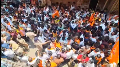 Big protest in Bengaluru after Hindu bizman attacked for playing Hanuman Chalisa
