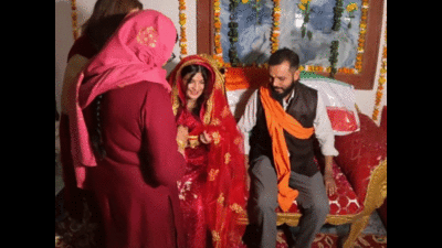 'I learned Persian, she picked up Hindi': Iranian woman Faiza travels to India to wed UP vlogger Diwakar