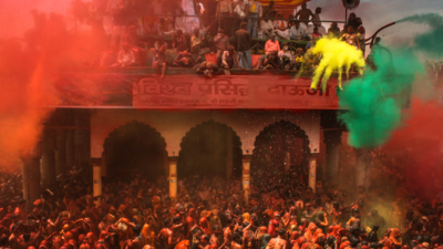 50+ Happy Holi Wishes, Messages, Quotes and Greetings for Holi 2024